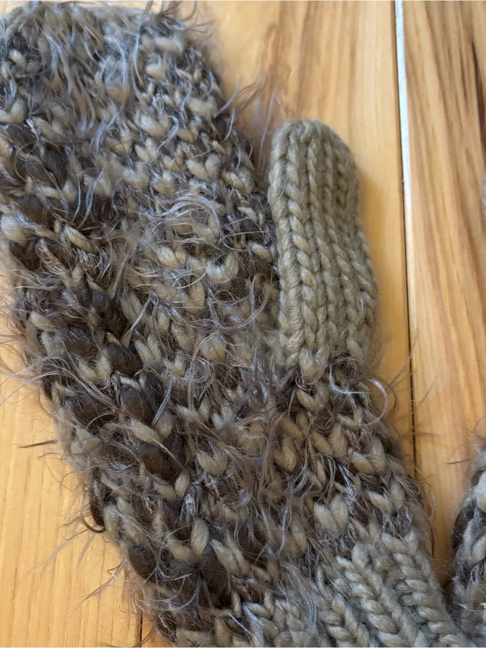 NEW Madden Girl Brown Eyelash Knit Mittens
